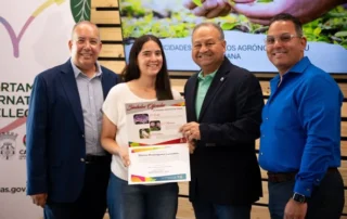 Caguas reconoce la labor de sus agrónomos municipales 17